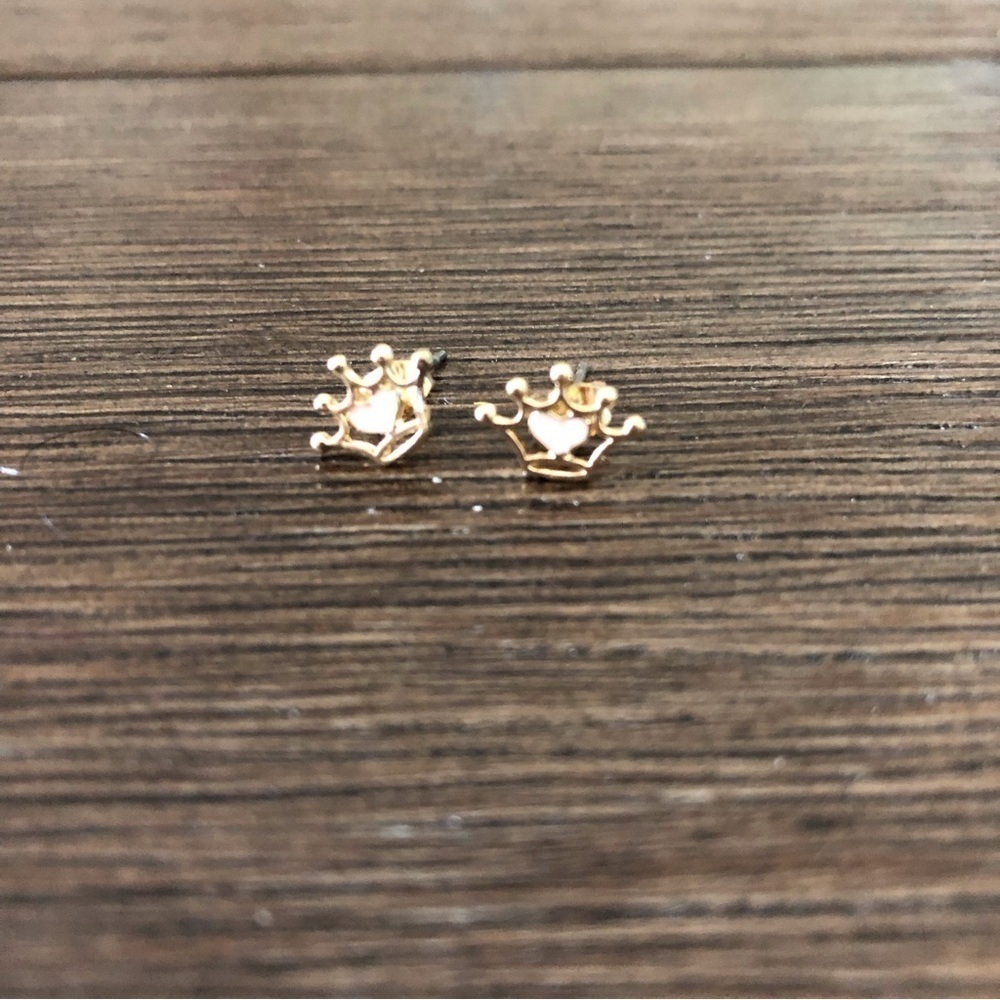 Gold metal crown stud earrings